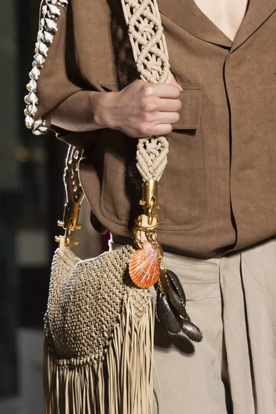 Look 14